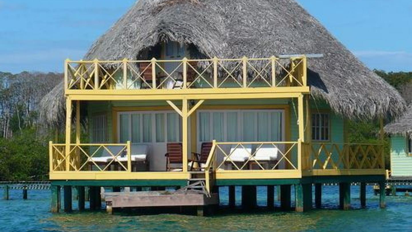 Hotel Punta Caracol