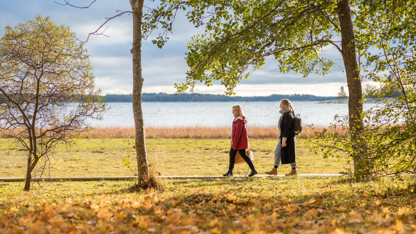 Nåtö 2−3,3 km − lehdesniityn mykistävän kaunis keväinen kukkaloisto