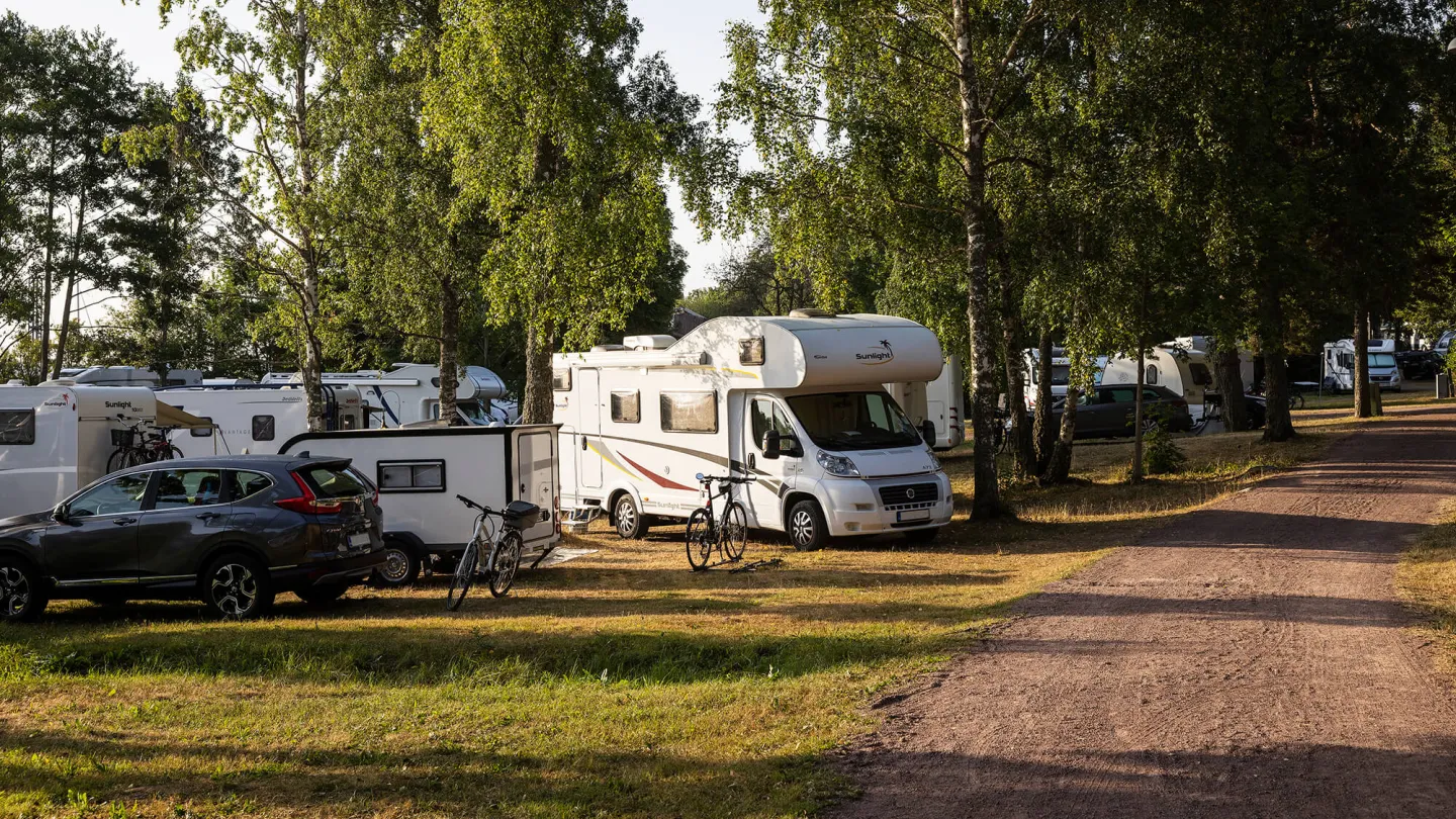 Husbilar på camping